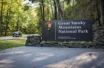 great smoky mountains national park sign