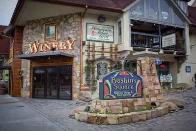 baskins square in downtown gatlinburg