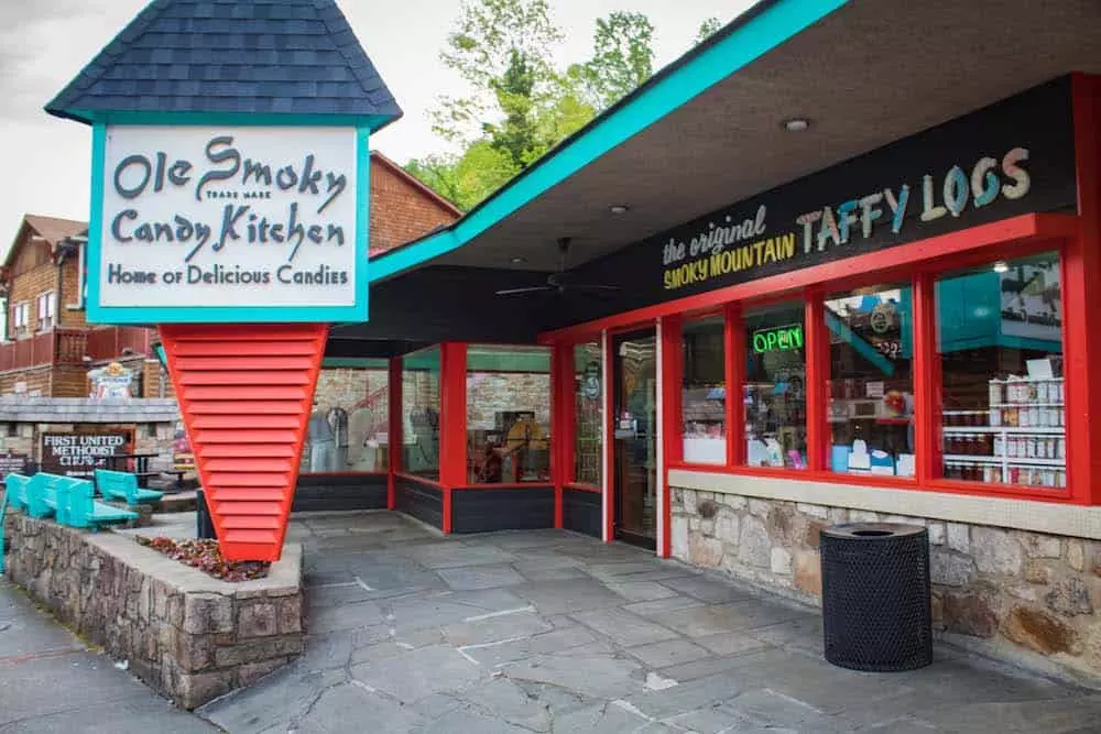 old smoky candy kitchen in Gatlinburg