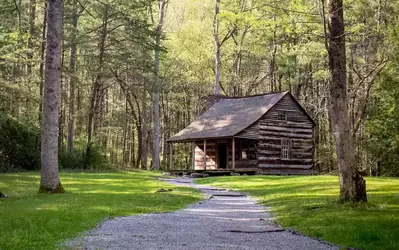 old cabin in cades cove