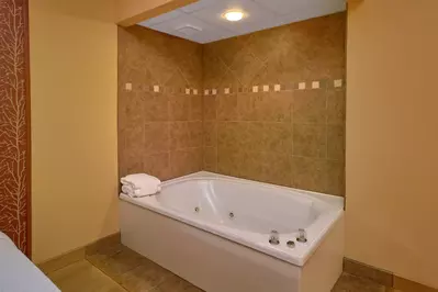 Open bathtub