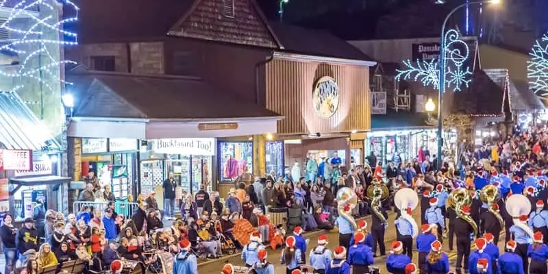 christmas parade in gatlinburg