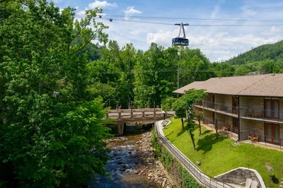 Old Creek Lodge and river