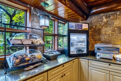 Old Creek Lodge breakfast options